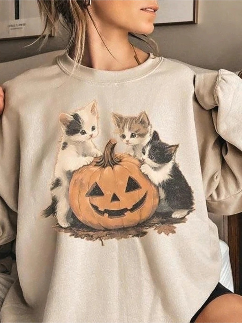 Pumpkin Cat Graphic Sweatshirt in Cream